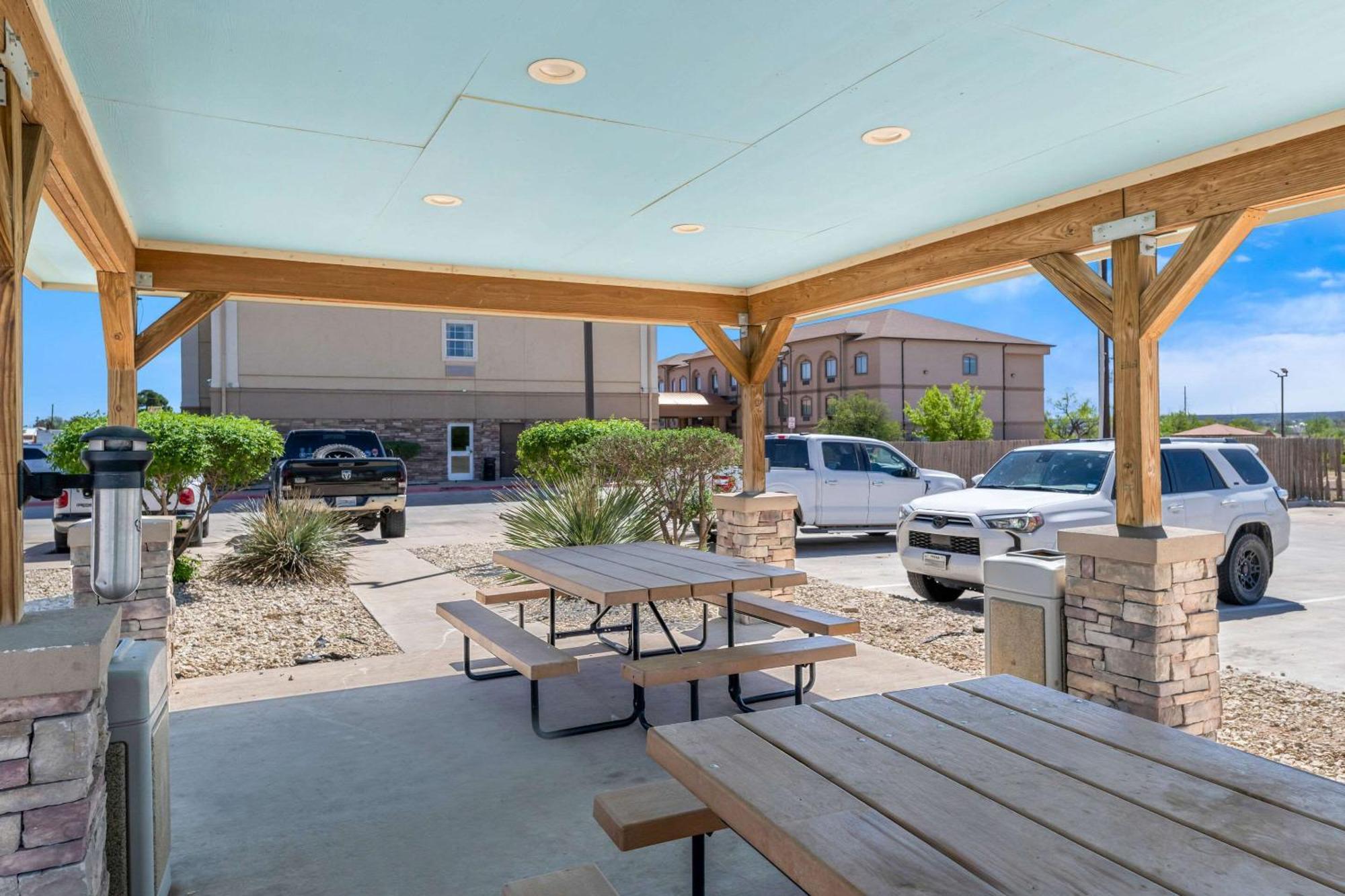 Quality Inn & Suites Big Spring Buitenkant foto